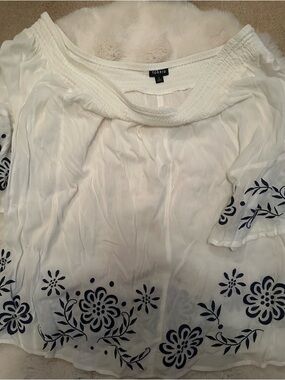 Torrid White Peasant Top with Navy Floral Border